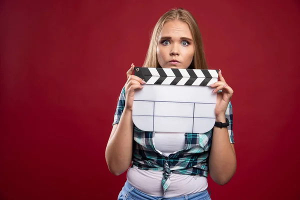Young Blonde Model Holding Blank Movie Filming Clapper Board Looks — Stock Photo, Image