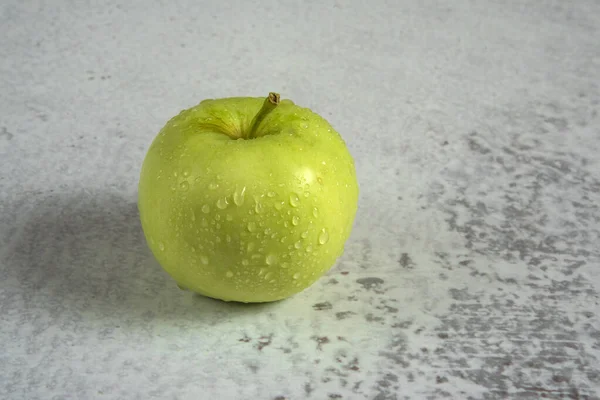 Pomme Verte Sur Fond Blanc — Photo