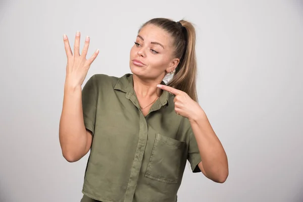 Beautiful Woman Pointing Her Hand Gray Background — Stock Photo, Image