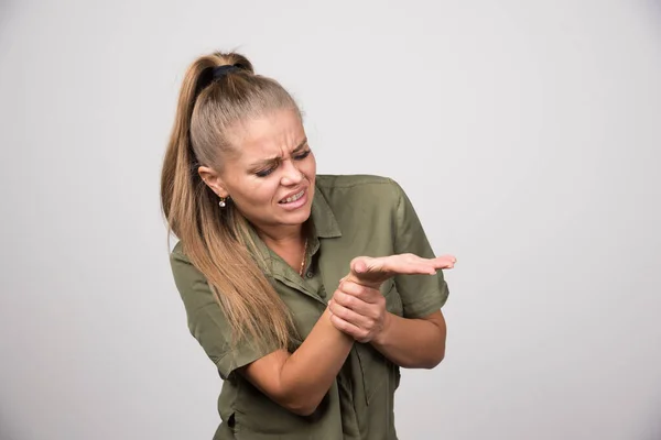 Portrait Woman Holding Her Wrist Because Pain High Quality Photo — Stock Photo, Image