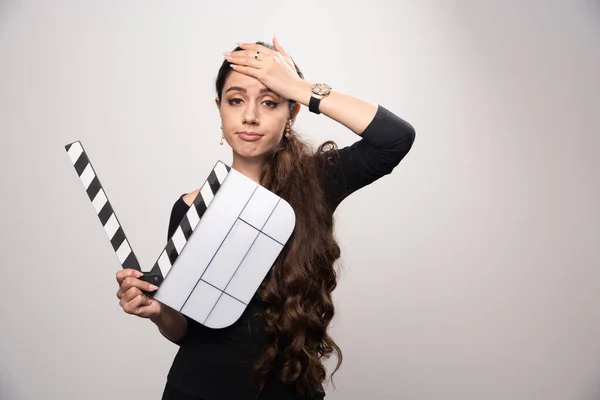 Filmmaker Girl Holding White Blank Clapper Board Looking Dissatisfied High — Stok Foto