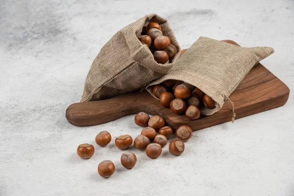 Pile Organic Shelled Hazelnuts Burlap Wooden Board High Quality Photo — Stock Photo, Image