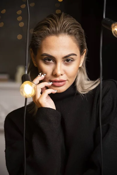 Portrait Young Woman Black Sweater Standing Posing High Quality Photo — Stock Photo, Image