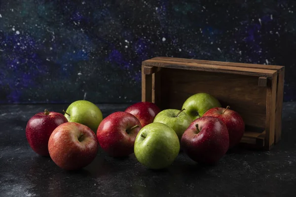 Ripe Organic Apples Out Wooden Box Black Background High Quality — Stock Photo, Image