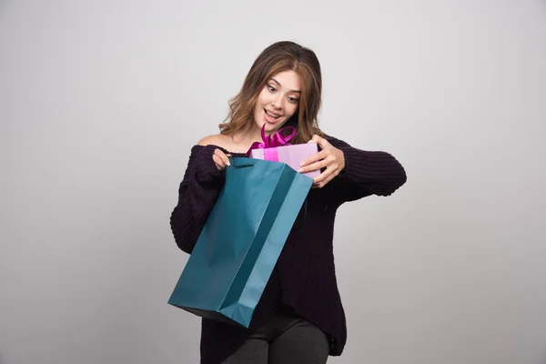 Photo Young Woman Holding Shopping Bags High Quality Photo — Stock Photo, Image