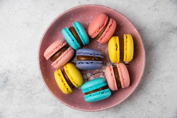 Draufsicht Auf Bunte Pastell Macarons Auf Weißem Hintergrund Hochwertiges Foto — Stockfoto