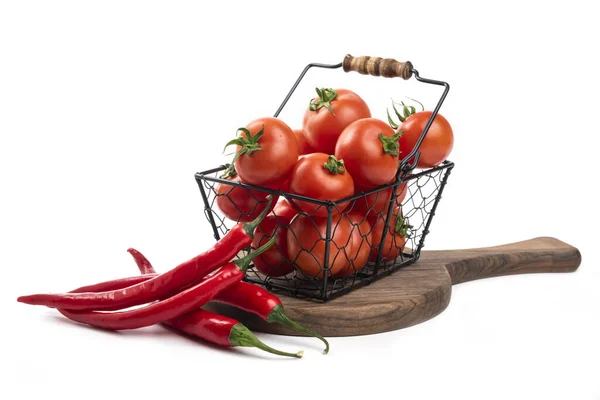 Bol Panier Noir Métallique Rempli Tomates Juteuses Rouges Fraîches Avec Images De Stock Libres De Droits