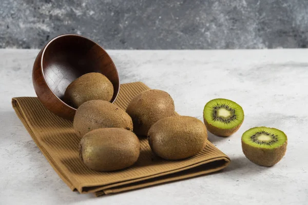 Muitos Dos Deliciosos Kiwi Frutas Tigela Madeira Foto Alta Qualidade — Fotografia de Stock