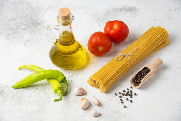 스파게티 파스타 올리브유 야채등흰 고품질 — 스톡 사진