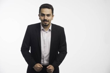 Kıyafet yönetmeliğindeki bir işadamı gergin görünür. Yüksek kalite fotoğraf