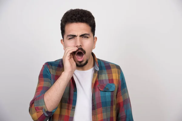 Jovem Bonitão Chamar Por Somene Foto Alta Qualidade — Fotografia de Stock