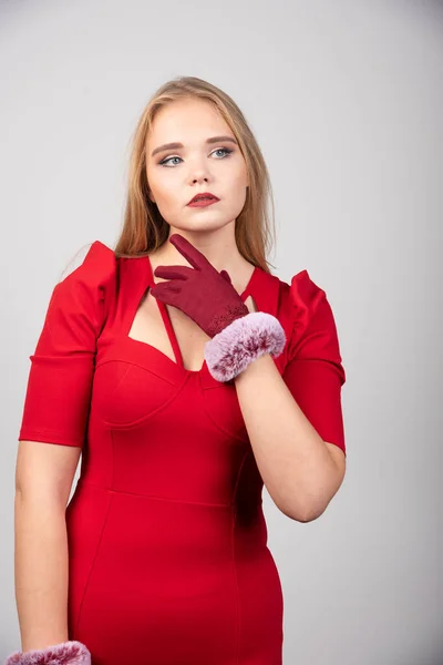 Young Woman Red Dress Looking Somewhere High Quality Photo — Stock Photo, Image