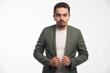 Kıyafet yönetmeliğinde bir iş adamı. Yüksek kalite fotoğraf