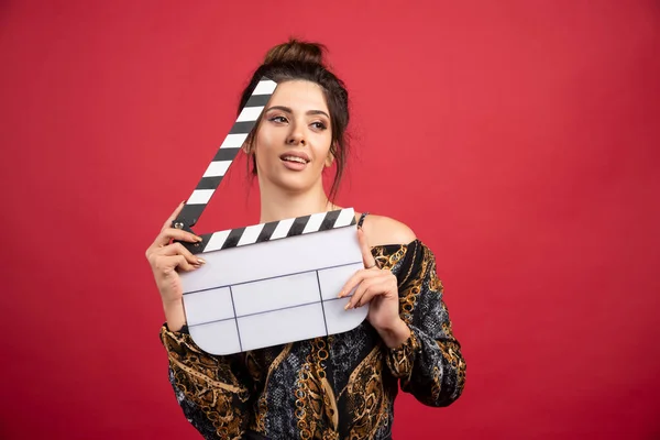 Brunette Girl Holding Blank Clapper Board Film Production Red Background — Stock Photo, Image