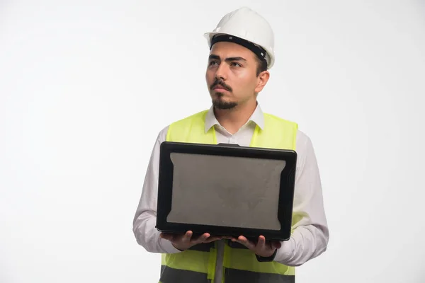Engineer Uniform Holding Laptop Having Online Meeting High Quality Photo — Stock Photo, Image