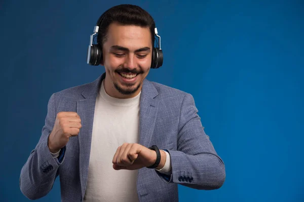 Male Grey Suit Listening Headphones Dancing High Quality Photo — Stock Photo, Image