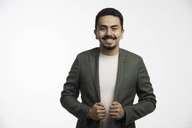 Kıyafet yönetmeliğindeki bir işadamı olumlu görünüyor. Yüksek kalite fotoğraf