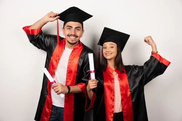 Néhány Köpenyes Diák Boldognak Érzi Magát Diplomájával Fehér Háttéren Kiváló — Stock Fotó