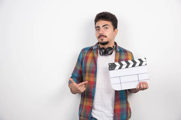 Filmmaker Holding Blank White Clapper Board High Quality Photo — Stock Photo, Image