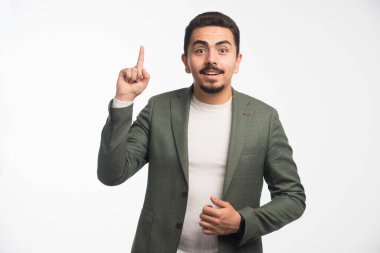 Kıyafet yönetmeliğindeki bir işadamının sorusu var. Yüksek kalite fotoğraf