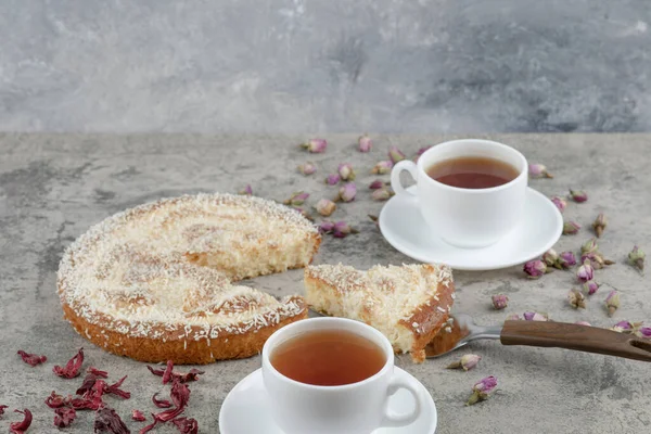 Finom Édes Pite Egy Csésze Teával Márvány Háttéren Kiváló Minőségű — Stock Fotó