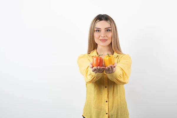 Portrait Positive Woman Offering Colorful Bell Peppers White Wall High — Stock Photo, Image