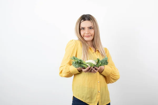 Picture Pretty Woman Model Standing Holding Cauliflower Hand High Quality — Stock Photo, Image