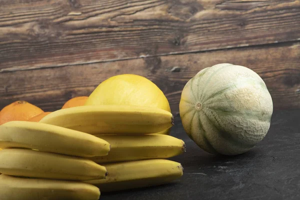 Olika Typer Färsk Frukt Och Grönsaker Trä Bakgrund Högkvalitativt Foto — Stockfoto