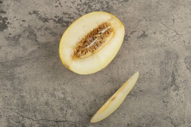 Taş zemine yerleştirilmiş lezzetli karpuz seti. Yüksek kalite fotoğraf