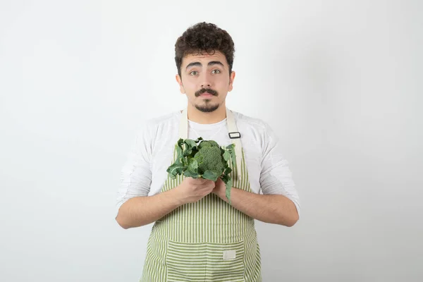 Snygg Ung Kille Med Färsk Grön Broccoli Gren Högkvalitativt Foto — Stockfoto