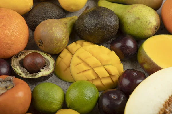 Pile Fruits Entiers Frais Sur Surface Marbre Photo Haute Qualité — Photo