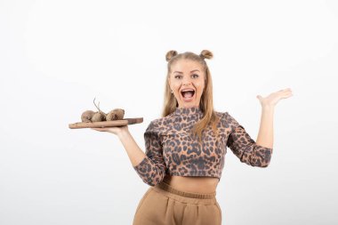 Leopar desenli pancar desenli sarışın kadın portresi. Yüksek kalite fotoğraf