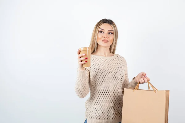 Afbeelding Van Een Mooi Uitziende Vrouw Die Papieren Tassen Met — Stockfoto