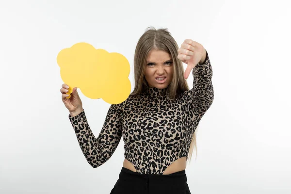 Retrato Una Joven Con Una Burbuja Amarilla Que Muestra Pulgar — Foto de Stock