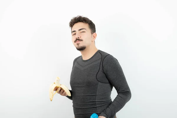 Jeune Homme Barbu Avec Petits Haltères Tenant Une Banane Photo — Photo