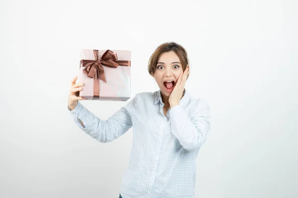 Portrait Young Cute Girl Holding Present Box Ribbon High Quality — Stock Photo, Image