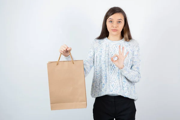 Retrato Adolescente Suéter Sosteniendo Bolsas Compras —  Fotos de Stock