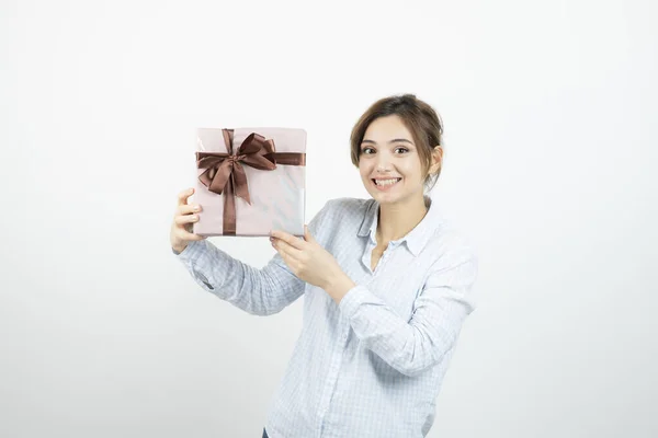 Portrait Young Cute Girl Holding Present Box Ribbon High Quality — Stock Photo, Image