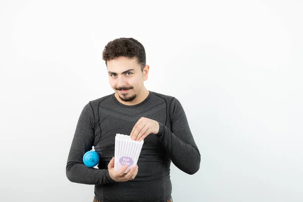 Imagen Joven Modelo Deportivo Sosteniendo Cubo Con Botella Agua Foto —  Fotos de Stock