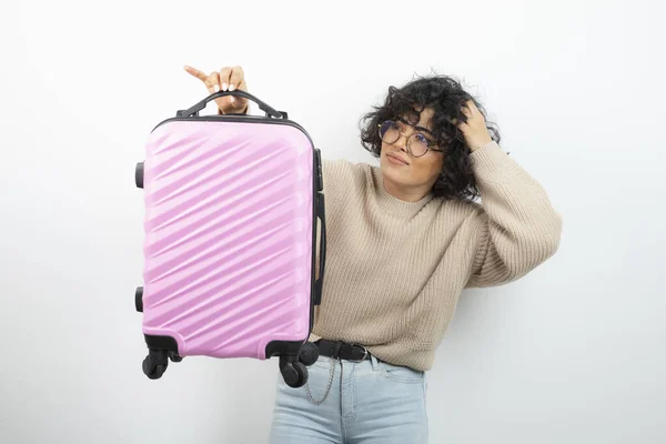 Foto Van Een Mooie Brunette Die Naar Het Buitenland Reist — Stockfoto