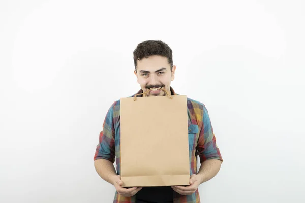 Junger Mann Mit Papiertüte Mund Über Einer Weißen Wand Hochwertiges — Stockfoto