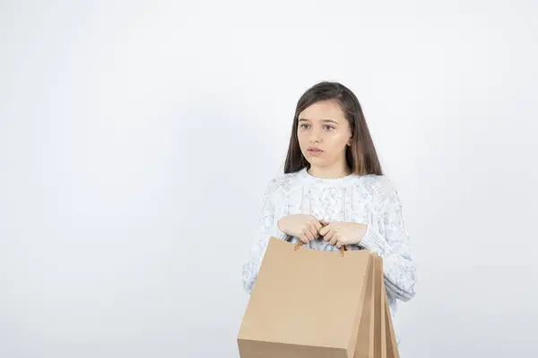 Retrato Adolescente Suéter Sosteniendo Bolsas Compras —  Fotos de Stock