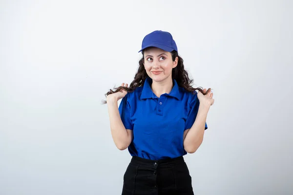 Una Joven Partera Con Uniforme Azul Pie Posando Foto Alta —  Fotos de Stock