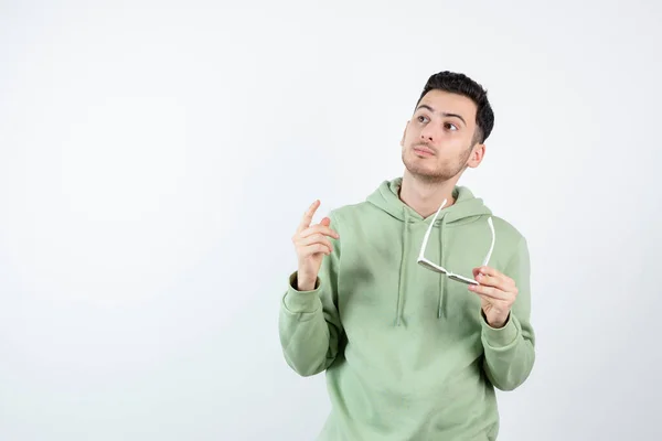 Schot Van Een Jongeman Met Een Hoodie Bril Zijn Hand — Stockfoto