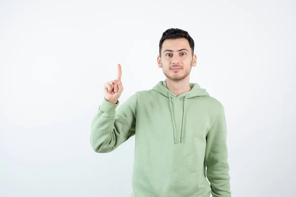 Portret Van Een Knappe Man Met Een Capuchon Hoge Kwaliteit — Stockfoto