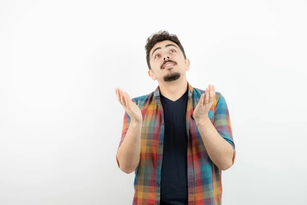 Bild Eines Jungen Gutaussehenden Mannes Karierten Shirt Der Über Die — Stockfoto