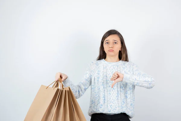 Retrato Adolescente Suéter Sosteniendo Bolsas Compras —  Fotos de Stock