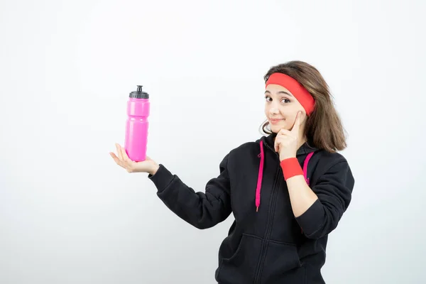 Foto Uma Jovem Menina Desportiva Segurando Garrafa Água Rosa Foto — Fotografia de Stock