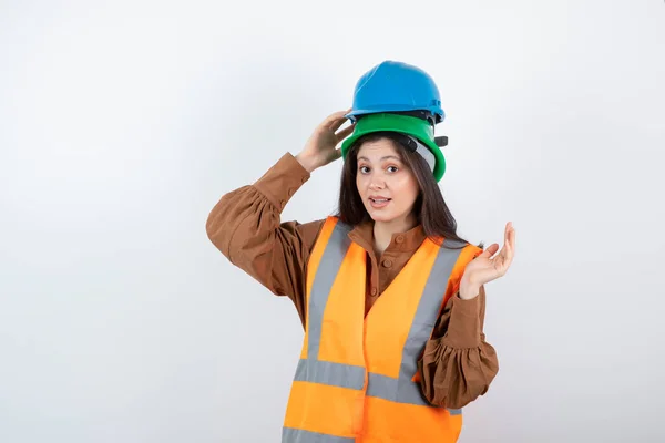 Foto Einer Ingenieurin Sicherheitsweste Die Vor Der Kamera Posiert Hochwertiges — Stockfoto