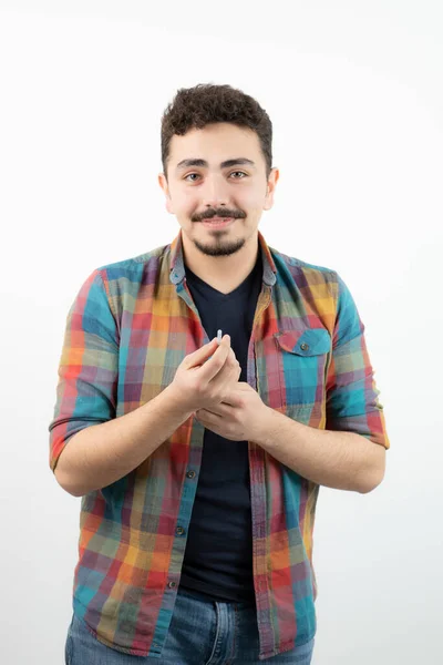 Retrato Jovem Confiante Segurando Uma Seringa Com Líquido Foto Alta — Fotografia de Stock